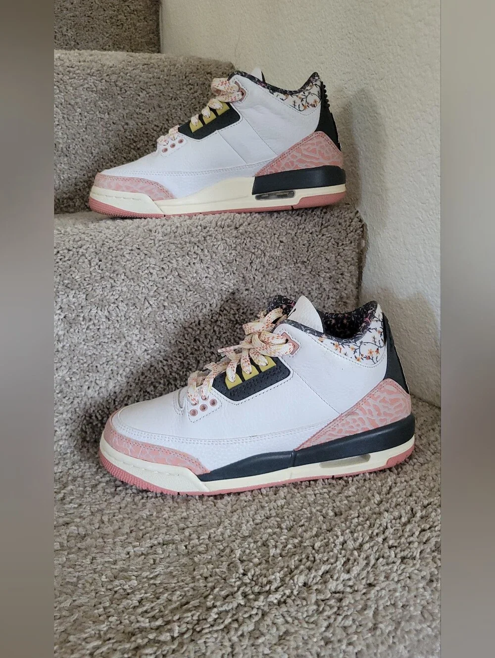 Air Jordan 3 Retro GS 'Vintage Floral' sneaker  Size 5Y